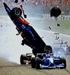 Brasilianeren Luciano Burti på luftetur etter å ha kjørt på Michael Schumacher. Brasilianeren Luciano Burti på luftetur etter å ha kjørt på Michael Schumacher.