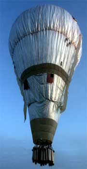 Den gigantiske ballongen "Solo Spirit" er konstruert for å fly i stor høyde. (Foto: AP)