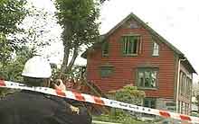 En hel familie på fem personer mistet livet i brannen på Haramsøya mandag.