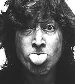 Synger John Lennon utydelig... Synger John Lennon utydelig...