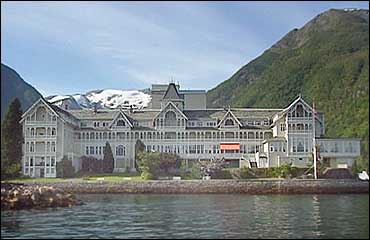 Kviknes Hotell i Balestrand er mellom hotella med stor del utanlandske gjester. Arkivfoto NRK