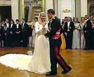 Kronprinsparet danset brudevalsen (foto: NRK).