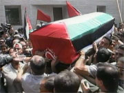 Flere tusen mennesker fulgte Abu Ali Mustafa til graven i dag. (Alle foto: EBU)