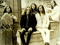 Janis Joplin (t.v.) og bandet Big Brother and the Holding Company.