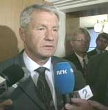 Utenriksminister Thorbjørn Jagland (foto: NRK). Utenriksminister Thorbjørn Jagland (foto: NRK).