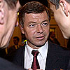 Kjell Magne Bondevik sit med regjeringsnkkelen.