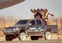 Det var våpen av den typen Taliban-soldatene her bærer som man trodde ble brukt amerikanske fly i dag. (Foto: AP) Det var våpen av den typen Taliban-soldatene her bærer som man trodde ble brukt amerikanske fly i dag. (Foto: AP)