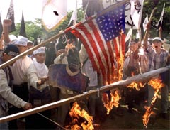 I Indonesias hovedstad Jakarta har det tidligere vært store demonstrasjoner mot USA. (Foto: AP)