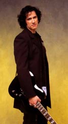 Totto  mter Bruce Kulick.