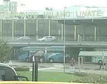 Linate-flyplassen i Milano gjenopptok i dag flytrafikken, to dager etter ulykken.