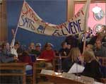 Elevene demonstrerte også inne i formannskapssalen der oppvekstkomiteen skulle samles til møte.