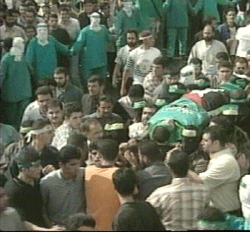 I dag ble en Hamas-aktivist begravet i Nablus, og nok en gang gjaller ropene om hevn. (EBU-foto) I dag ble en Hamas-aktivist begravet i Nablus, og nok en gang gjaller ropene om hevn. (EBU-foto)