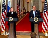 President Vladimir Putin holder en delt pressekonferanse med George W. Bush i Washington. (Foto: EBU) President Vladimir Putin holder en delt pressekonferanse med George W. Bush i Washington. (Foto: EBU)