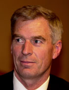 POSITIV: Bernt Stilluf Karlsen, representanten for Yukos Oil i Norge, tror ikke Aker Maritime vil stemme mot redningsplanen for Kværner. 