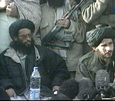 Syed Tayyab Agha (til høyre) lover å kjempe mot USA og Nordalliansen til døden. 