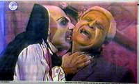 En vampyr drikker blod fra Sharon, senere i programmet dør vampyren av forgiftning(Foto: Scanpix)