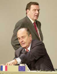 SIER NEI: Både Gerhard Schröder og Jacques Chirac er skeptiske til krig mot Irak, i alle fall foreløpig (Foto: Scanpix/AP).