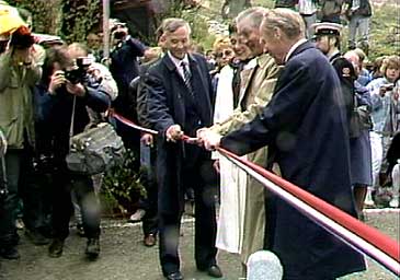 Walter Mondale opnar Fjrlandstunnelen 31. mai 1986. (Foto: NRK)
