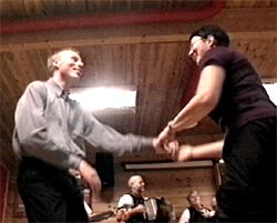 Astrid Berg og mannen hennes kan igjen ta seg en svingom Astrid Berg og mannen hennes kan igjen ta seg en svingom