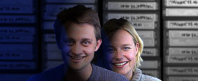 Solveig og Thomas dypt nede i det innerste av NRK's arkiv-kjellere.