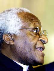 Den sør-afrikanske biskopen Desmond Tutu skal holde sluttinnlegg. Han vant fredsprisen i 1984 for sin kamp mot apartheid-regimet i hjemlandet. (Foto: Scanpix/AP