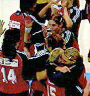 Norge vant håndballthrilleren mot Jugoslavia og møter Russland i finalen.