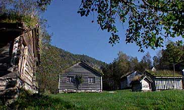 Nokre av bygningane ved Sunnfjord Museum. (Foto: NRK)