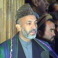 Hamid Karzai, leder for overgangsregjeringen, lover kamp mot korrupsjon.