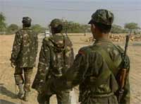 Indiske soldater på vei mot grensen