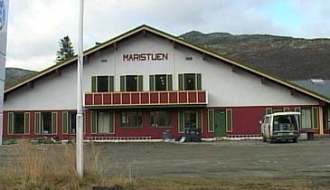 Maritsuten vart bygd opp att som apartementshotell etter brannen i 1976. (Foto: NRK)
