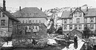 Heradsheim og Johnsens hotell i Mly i 1916. (Foto  Fylkesarkivet)