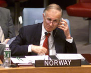 Norges FN-ambassadør ga i natt klar beskjed i Sikkerhetsrådet om at det stilles store forventninger til begge parter i Midtøsten-konflikten. (Foto: Scanpix/Kjetil Stormark)