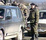 De russiske kontrollpostene ved grensen til Tsjetsjenia, med sine strenge sikkerhetstiltak, føles svært ubehagelig for den tsjetsjenske befolkningen. (Foto: TF1)