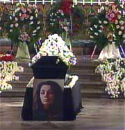Fadimes begravelse i Uppsala samlet en stor sørgeskare.