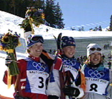 Sølvvinner Shannon Bahrke, OL-mester Kari Traa og d en japanske bronsevinneren Tae Satoya