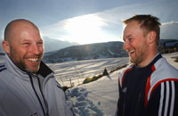 Dreamteam er på vei tilbake. Etter to alpintøvelser i OL har Lasse Kjus og Kjetil Andre Aamodt hver sin medalje, henholdsvis sølv og gull. Lørdag skal de på nytt i aksjon i OL løypa, og kjempe om medaljene i Super-G. Foto: Tor Richardsen / SCANPIX 