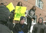 "Ja til Snøhvit" var budskapet til disse demonstrantene i Hammerfest. Stortingsflertallet er trolig enig med dem.
