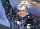 Deler ut pris: Anita Moen Deler ut pris: Anita Moen