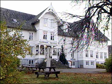 Gloppen hotell på Sandane - tidlegare Sivertsens hotell. (Foto: Randi Indrebø, NRK)