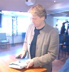 Politiinspektør Ola Thune i vitneboksen. (Foto: NRK) Politiinspektør Ola Thune i vitneboksen. (Foto: NRK)