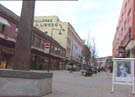Flere butikkansatte er lei av å ha gatemusikanter i gågata i Hamar.