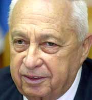 Ariel Sharon og Israel har tapt internasjonal anseelse. (AP-foto)