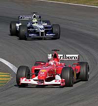 Ferrari-føreren Michael Schumacher slo broren Ralf i søndagens formel 1-løp i Brasil. (Foto: AP/Inacio Teixeira)