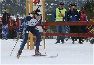 Evelyn Lauvstad Hanevold har hevda seg i landstoppen i skiskyting. Her under NM i Eid i 2002. Foto Jostein NyflttNRK