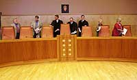 Juryen og dommerne i Orderudsaken tar plass for å lese opp domsavsigelsen fredag. (Foto: Scanpix/Cornelius Poppe)