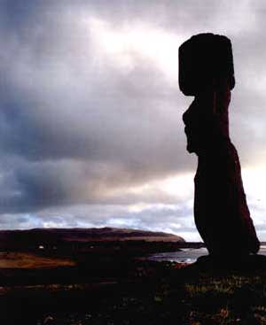 De mystiske statuene på Påskeøya vil for alltid være knyttet til Heyerdahls navn.