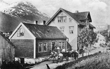 Posthuset i Stryn i 1906. (Foto  Fylkesarkivet)