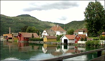 Tonning er blant dei eldste handelsseta i Nordfjord. (Foto: S. M. Os, NRK)