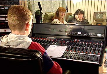Radio Stryn vart grunnlagt i 1987.