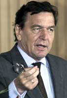 Det er slett ikke sikkert at Gerhard Schröder blir gjenvalgt som forbundskansler. (Scanpix-foto)